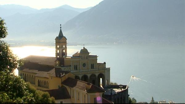 Bild 1 von 6: Im Bild: Kirche von Madonna del Sasso am Lago Maggiore.