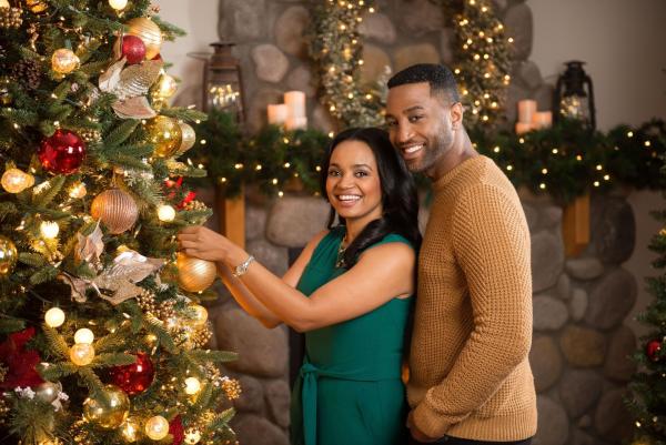 Bild 1 von 4: Corinne (Kyla Pratt, l.); Rob (Brooks Darnell, r.)