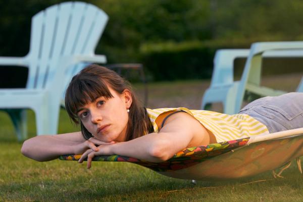 Bild 1 von 4: Marianne (Daisy Edgar-Jones) möchte mit dem abschließen, was sie erlebt hat, doch der Weg dorthin ist schwer.