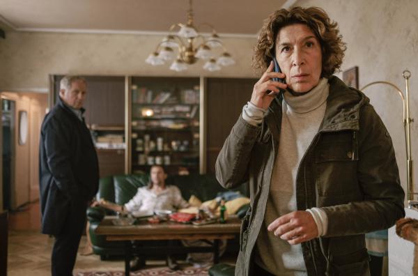 Bild 1 von 9: Bibi Fellner (Adele Neuhauser, rechts) und Moritz Eisner (Harald Krassnitzer, links) befragen Gustav Langer (Christian Strasser).