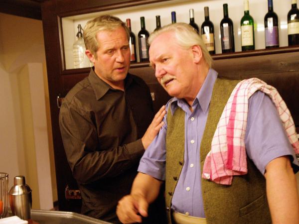 Bild 1 von 13: Im Bild (v.li.): Harald Krassnitzer (Thomas Stickler), Wolfgang Hübsch (Gottfried Schnell).