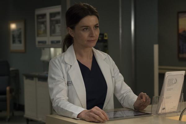 Bild 1 von 13: Amelia (Caterina Scorsone) macht sich Vorwürfe: Ist sie wirklich Schuld daran, dass ihre Tumorpatientin jetzt blind ist?