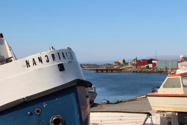 Bild 1 von 9: Der Hafen der südgrönländischen Stadt Nanortalik.