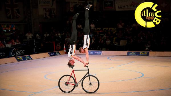 Bild 1 von 1: Das Kunstrad-Duo Simon und Jonas zeigen ihre Tricks.