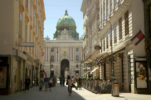 Bild 1 von 4: Wien, ehemals Hauptstadt der Habsburgermonarchie, scheint in ihrer glorreichen Vergangenheit erstarrt zu sein.