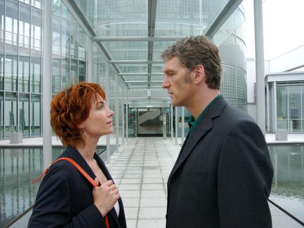 Bild 1 von 12: Im Bild: Aglaia Szyszkowitz (Caroline Petersen), Walter Sittler (Robert Petersen).