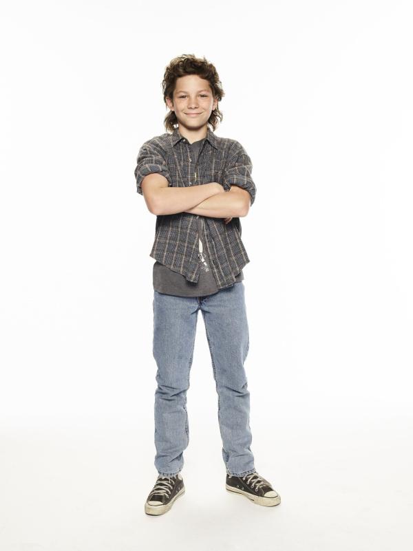 Bild 1 von 20: (1. Staffel) - Eigentlich wäre das Leben für Georgie (Montana Jordan) als Sportskanone in Texas perfekt, doch die Tatsache, dass ein kleiner Bruder mit ihm in der gleichen High School Klasse ist, sorgt immer wieder für Probleme ...
