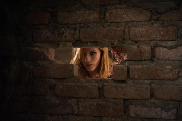 Bild 1 von 4: Belle (Bella Thorne)