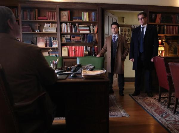 Bild 1 von 12: Benny Colón (Freddy Rodríguez, l.); Dr. Jason Bull (Michael Weatherly, r.)