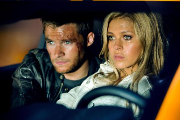 Bild 1 von 13: Vor kurzem war Tessa Yaegers (Nicola Peltz, r.) einzige Sorge, dass ihr Vater ihre Beziehung mit Shane (Jack Reynor, l.) toleriert. Nun liegt das Schicksal einer ganzen Alien-Rasse in ihren Händen. Denn die CIA will alle Transformers auslöschen, darunter auch die friedlichen Autobots ...