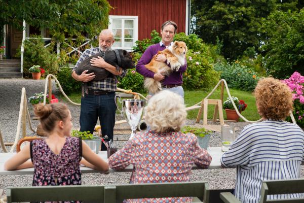 Bild 1 von 13: Sven (Leonard Lansink) tritt mit Caspar gegen Dr. Björn Bergen (Helmut Zierl) und Dolly an. Pia (Anna Raschdorf), Anna (Karin Du?wel), Mathilda (Anna Scha?fer) sind gespannt.