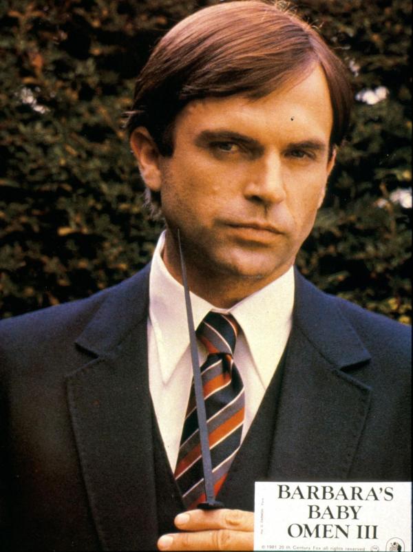 Bild 1 von 5: Damien (Sam Neill), Satans Sohn, leitet ein weltweites Industrie-Imperium. Er glaubt Jesus Christus Wiedergeburt wird in England stattfinden, so setzt er alles daran, Botschafter in London zu werden ...