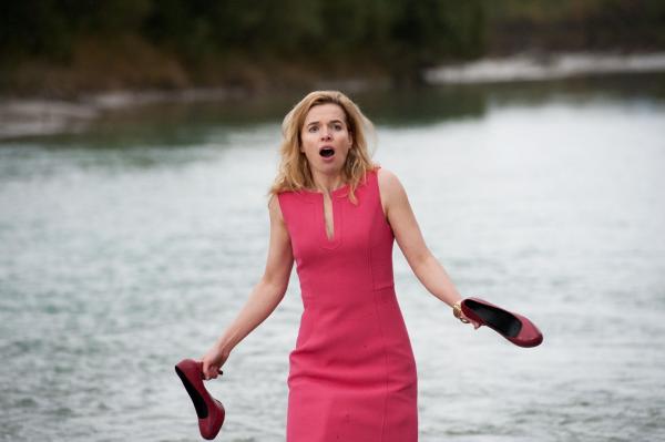 Bild 1 von 6: Natürlich kann der ehemalige Gewerkschaftsfunktionär seine stets in Designer-Klamotten gewandete Schwiegertochter Tamara (Thekla Reuten) absolut nicht ausstehen und lässt keine gutes Haar an ihr ...