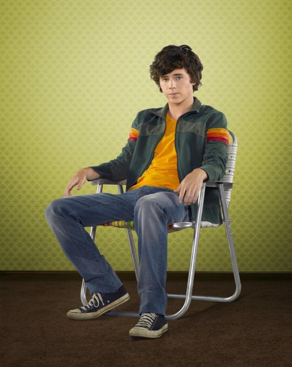 Bild 1 von 24: (5. Staffel) - Axl (Charlie McDermott) kann faul, selbstsüchtig und gemein zu seinen Geschwistern sein, doch ganz tief innen drin schlummert auch in ihm ein guter Kern ...