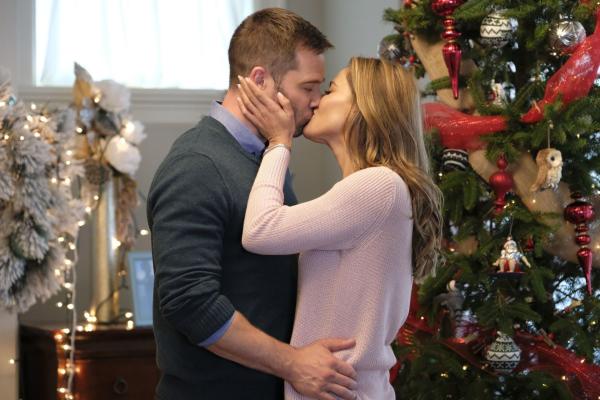 Bild 1 von 9: Casey Cummins (Luke Macfarlane, l.); Maggie Wright (Jill Wagner, r.)