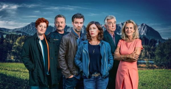 Bild 1 von 21: Im Bild (v.li.): Veronika Polly (Dr. Stefanie Löcker), Ferry Öllinger (Kroisleitner), Jakob Seeböck (Lukas Roither), Julia Cencig (Nina Pokorny), Heinz Marecek (Hannes Kofler), Andrea L?Arronge (Gräfin Schönberg).