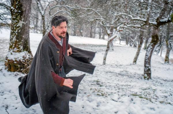 Bild 1 von 4: Sepp Rottenbacher (Fritz Karl) eilt zum Haus seines Freundes Mitterjäger.