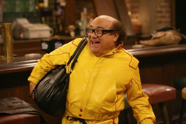 Bild 1 von 14: Frank (Danny DeVito) hat ein Auge auf Tante Donna geworfen ...