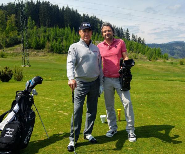 Bild 1 von 5: Im Bild: Peter Seifert traf zufällig den spanischen Golfstar Miguel Angel Jimenez, der am Golfplatz am Längsee trainierte.