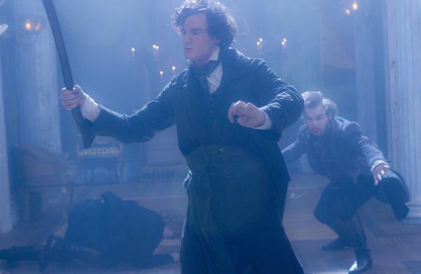 Bild 1 von 10: Benjamin Walker as Abe Lincoln fights vampires with axe