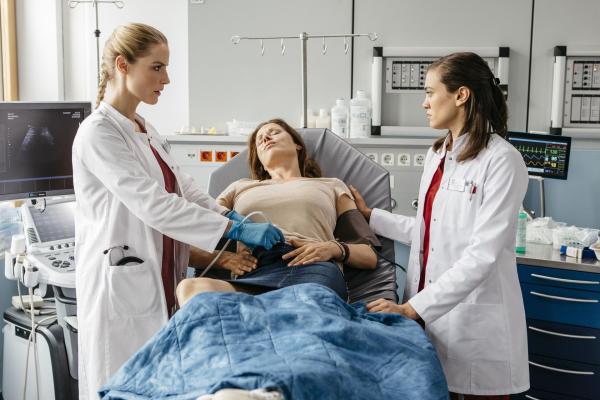 Bild 1 von 7: (v.l.n.r.) Julia Berger (Mirka Pigulla); Anne Sonnemann (Sandrine Mittelstädt); Rebecca Krieger (Milena Straube)