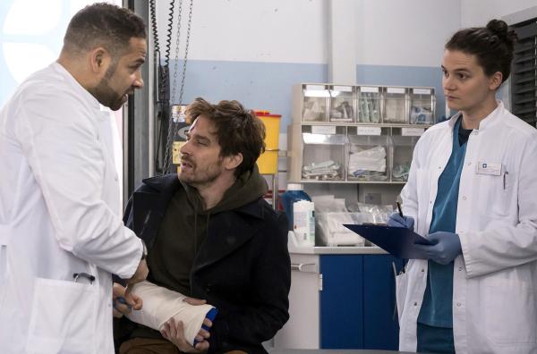 Bild 1 von 7: (v.l.n.r.) Matteo (Mike Adler); Robert Müller (Nico Rogner); Tom (Tilman Pörzgen)