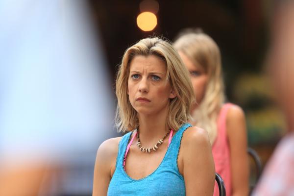 Bild 1 von 12: Katie Peters (Claire Goose) ist am Boden zerstört, als ihr Mann getötet wird. Aber Humphrey kommt hinter ein gut gehütetes Geheimnis, das auch Katie ein starkes Motiv für den Mord gibt.