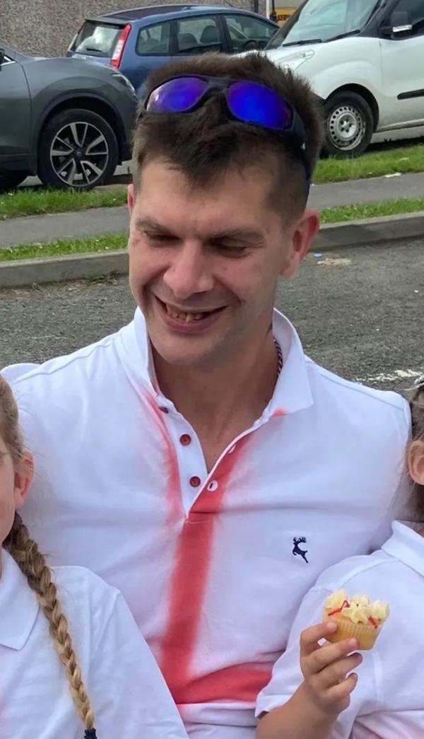 Bild 1 von 4: Mord nach Liebes-Aus: Als sich Sarah Henshaw von dem Handwerker Darren Hall trennt, sieht dieser rot.