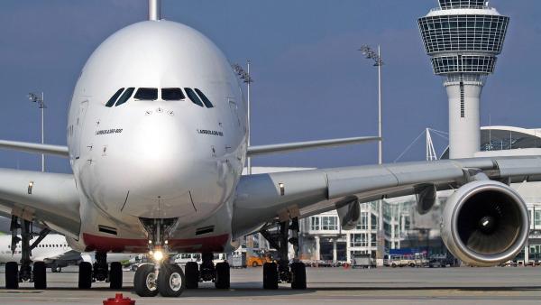 Bild 1 von 2: Der zweitgrößte Flughafen Deutschlands verbindet rund 100 Fluggesellschaften mit 230 Destinationen in 70 Ländern.