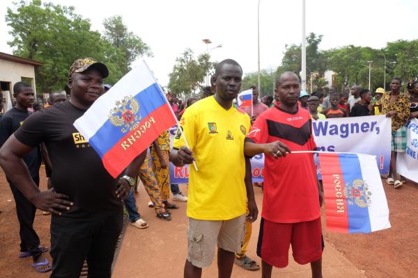 Bild 1 von 6: Team Wagner: Große Teile der Bevölkerung stehen hinter den Russen, weil die Söldner die Gewalt im Land eingedämmt haben.