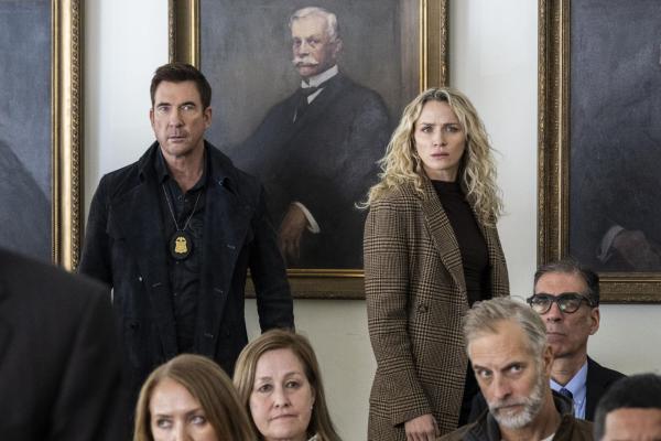 Bild 1 von 9: Remy Scott (Dylan McDermott, l.); Nina Chase (Shantel VanSanten, r.)