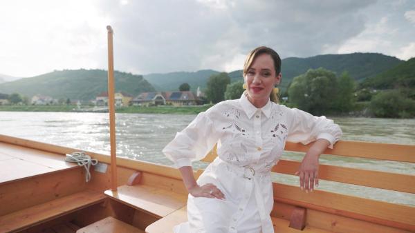 Bild 1 von 4: Im Bild: Sasa Schwarzjirg macht eine Zillenfahrt auf der Donau bei Krems.