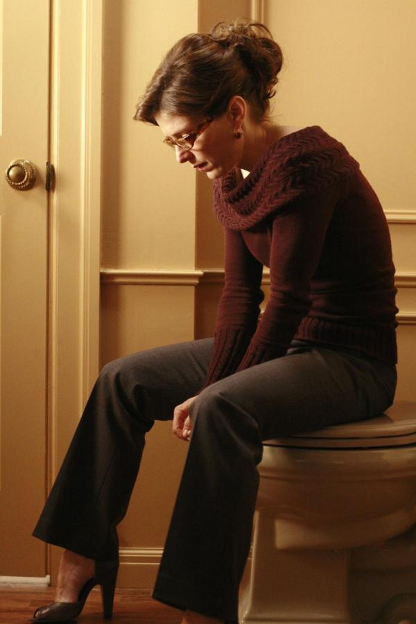Bild 1 von 19: Da ihr niemand glauben will, sperrt sich Sylvia (Melora Walters) bei Bree im Badezimmer ein ...