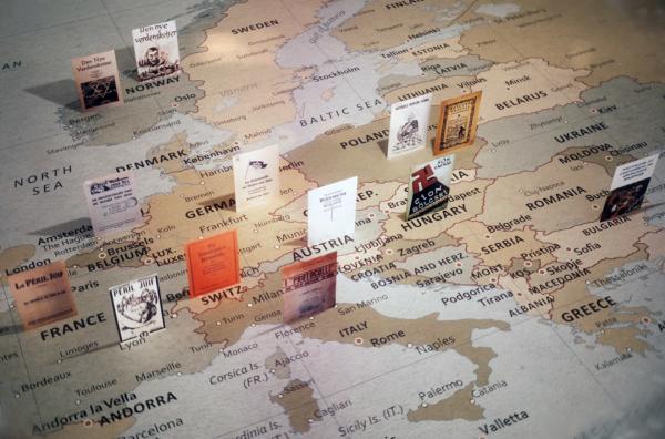 Bild 1 von 3: Die Europakarte zeigt die Verbreitung antisemitischer Schriften in verschiedenen Sprachen.