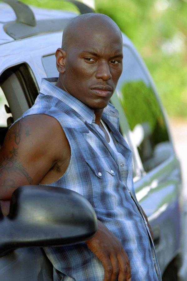 Bild 1 von 18: Nachdem sich kein passender Partner für O'Conner findet, besteht dieser darauf, seinen alten Freund Roman Pearce (Tyrese Gibson) zu engagieren. Denn er ist der einzige, der den Straßenrennfahrern das Wasser reichen kann.