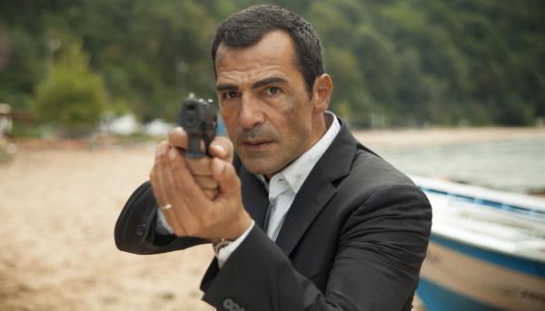 Bild 1 von 8: Fest entschlossen: Kommissar Mehmet Özakin (Erol Sander) ermittelt in einem neuen Mordfall.