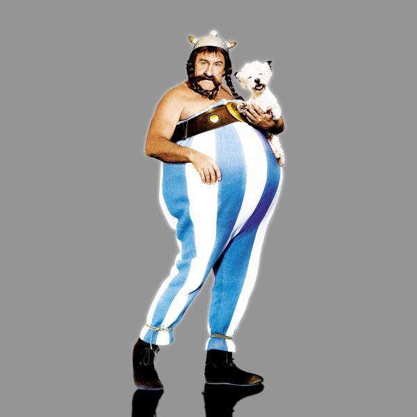 Bild 1 von 19: Ist als Kind in den Zaubertrank gefallen und jetzt unbesiegbar: Obelix (Gérard Depardieu) mit dem kleinen Idefix ...