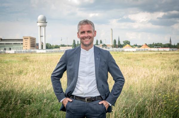 Bild 1 von 3: Pastor Alexander Höner (rbb) heißt der neue Sprecher, der das Team von der evangelischen Seite bereichern wird. Sein erstes \