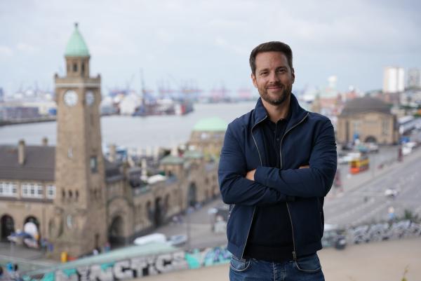 Bild 1 von 15: Mirko Drotschmann an den Landungsbrücken