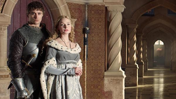 Bild 1 von 13: König Edward IV (Max Irons, l.); Elizabeth Woodville (Rebecca Ferguson, r.)