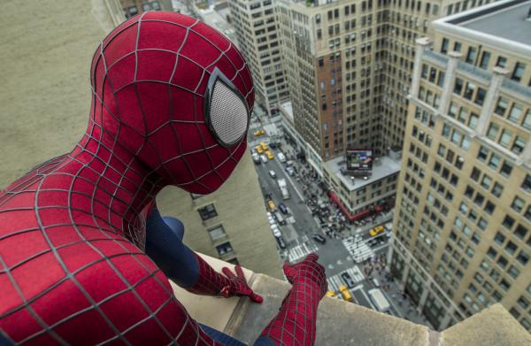 Bild 1 von 9: Das Leben als Spider-Man ist für Peter Parker (Andrew Garfield) alles andere als einfach. Denn neben seiner großen Liebe Gwen und den vielen Aufgaben, die ein High School-Schüler zu tun hat, muss der Superheld auch noch das Böse bekämpfen ...
