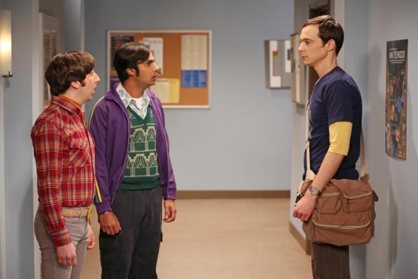Bild 1 von 8: Versuchen herauszufinden, wieso Sheldon (Jim Parsons, r.) jeden Nachmittag um viertel vor drei verschwindet: Howard (Simon Helberg, l.) und Raj (Kunal Nayyar, M.) ...
