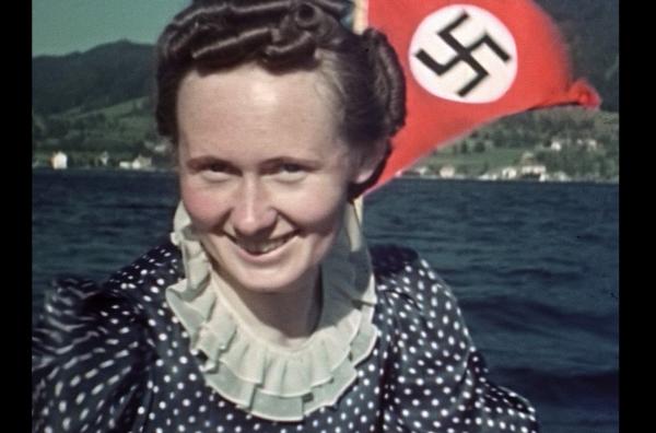 Bild 1 von 3: 1942 ist überall Krieg: Menschen, die dieses Jahr erlebt haben, Frauen, Männer und Kinder, meist Zivilisten, erzählen davon in der sechsteiligen Dokumentationsreihe \