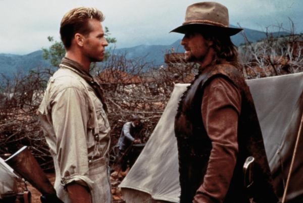 Bild 1 von 13: In ihrer Vorgehensweise sind Patterson (Val Kilmer, l.) und Remington (Michael Douglas, r.) nicht immer einer Meinung ...