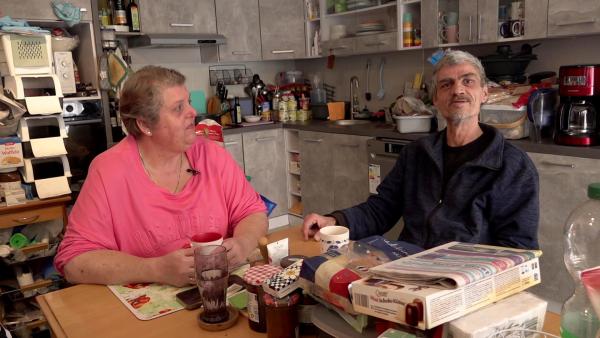Bild 1 von 4: S11E83: Carmen sorgt derweil für Freude: Ihr Geschenk, eine LKW-Fahrstunde, wird für Dieter zum Highlight.