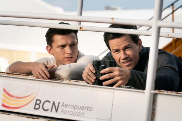 Bild 1 von 15: Das Vertrauen von Nate (Tom Holland, l.) in Sully (Mark Wahlberg, r.) wird durch eine Lüge Sullys schwer erschüttert und auf die Probe gestellt.