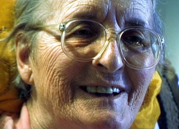 Bild 1 von 4: Verbrachte ihren eigenen Lebensabend in Arizona - Sterbeforscherin Elisabeth Kübler-Ross. Die letzten Jahre lebte die weltbekannte Wissenschafterin alleine und zurückgezogen in der Wüste Arizonas, nach mehreren Schlaganfällen ans Bett gefesselt.