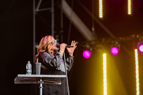 Bild 1 von 7: In Newport, Großbritannien, präsentieren sich im Juni 2023 Topstars der englischen Musikszene im Rahmen des \