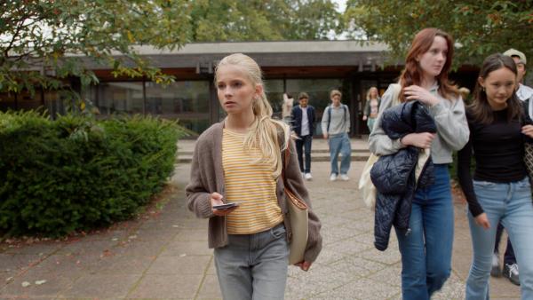 Bild 1 von 1: Im neuen Schuljahr ist alles anders für Jenny (Anine Bonnevie Nagell-Høyer).