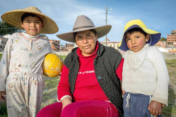Bild 1 von 5: Wie viele Kinder in Bolivien ist der fünfjährige Jheremy (re.) schwer herzkrank und braucht dringend die Hilfe der Kinderkardiologen von La Paz.